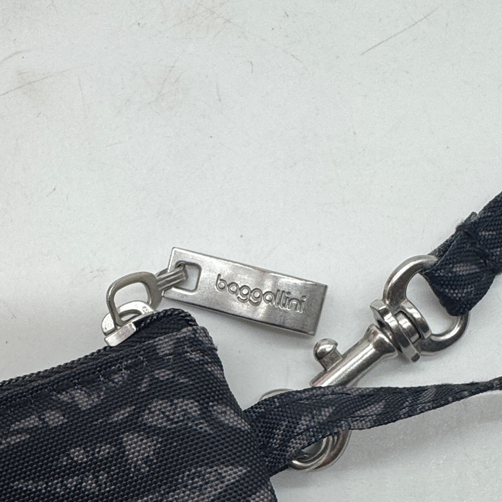 Baggallini Black Patterned Wristlet - image 4